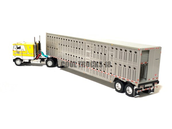 Peterbilt 352 COE Wilson Silverstar Livestock Trailer Kreilkamp Trucking